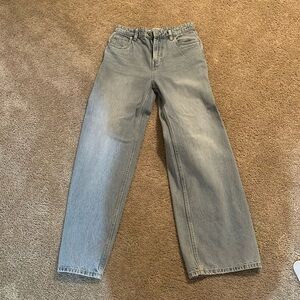Loose leg jeans never worn